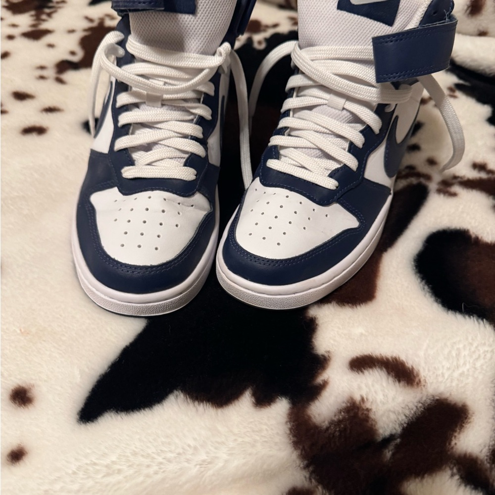 Nike Women's Athletic Shoes - Navy and White size 5.5 youth